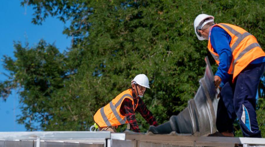 Professional gutter cleaning in Kingston, OH